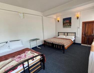 Double or Twin Room with Mountain View