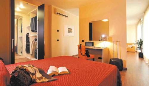 Deluxe Room (2 Adults + 1 Child)