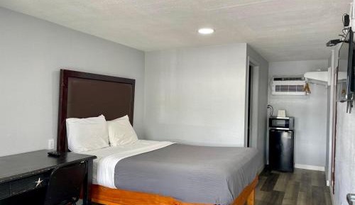 Queen Room - Non-Smoking