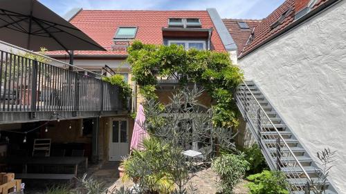 Studio Apartment with Queen Bed