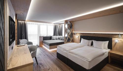 Panorama Family Suite with Balcony