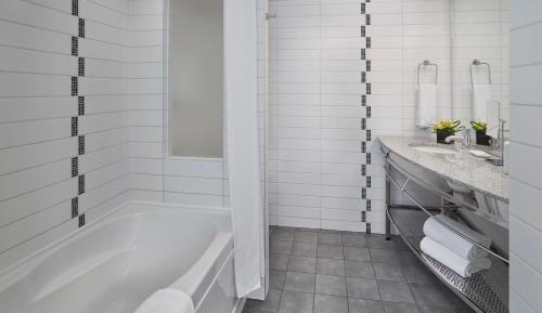 One-Bedroom King Suite