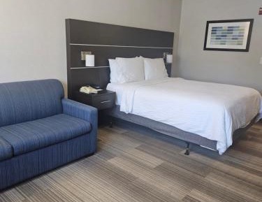 Queen Room - Mobility Access Roll in Shower/Non-Smoking