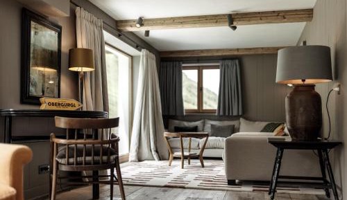 Apartment with Mountain View