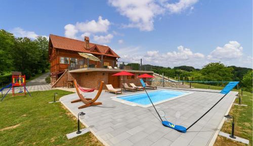 Three-Bedroom Holiday Home 