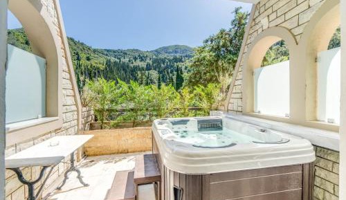 Superior One-Bedroom Apartment with Balcony