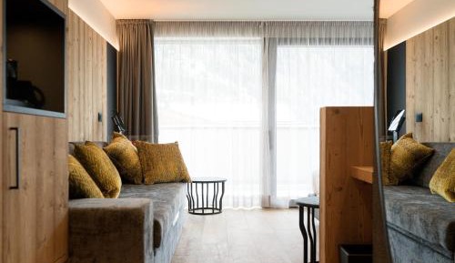 Suite with Mountain View