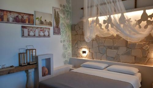 Deluxe Double Room (2 Adults + 1 Child)