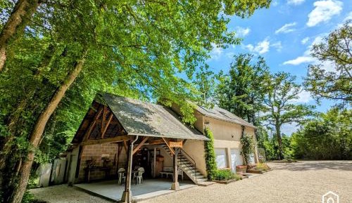 One-Bedroom Apartment with Terrace