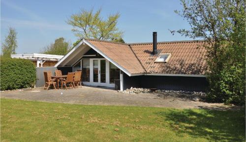 Three-Bedroom Holiday Home 