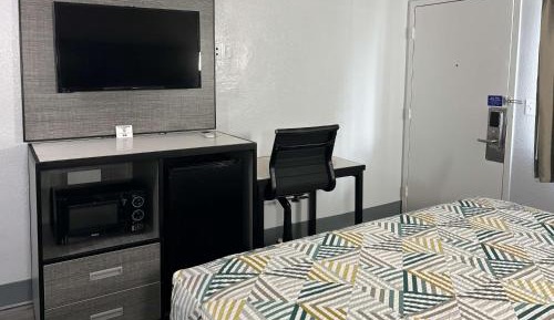 Deluxe King Room - Non-Smoking