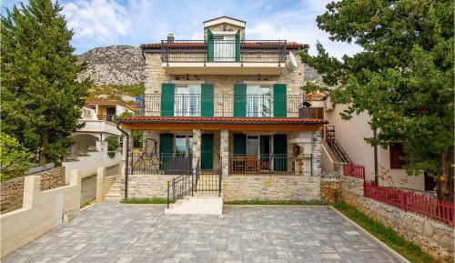 Four-Bedroom Holiday Home