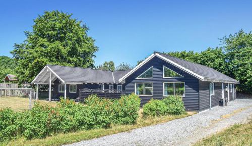 Eight-Bedroom Holiday Home