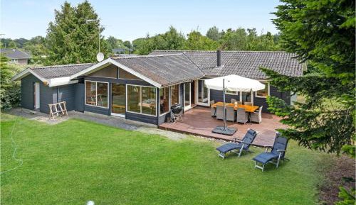 Three-Bedroom Holiday Home 