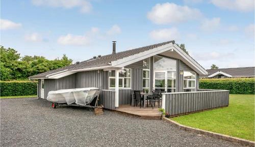 Three-Bedroom Holiday Home 
