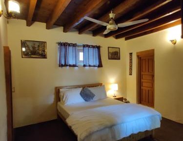 Deluxe Double Room (2 Adults + 1 Child)