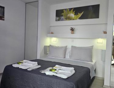 Apartment with Mountain View