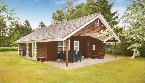 Three-Bedroom Holiday Home 