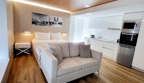 Apartment with Mountain View