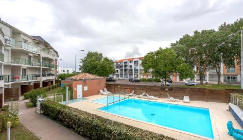 Superior One-Bedroom Apartment with Balcony