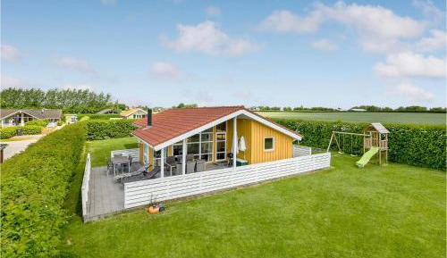 Three-Bedroom Holiday Home 