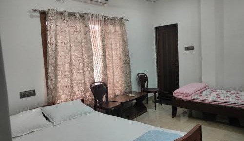 Deluxe Double Room (2 Adults + 1 Child)
