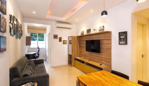 Apartment with Mountain View