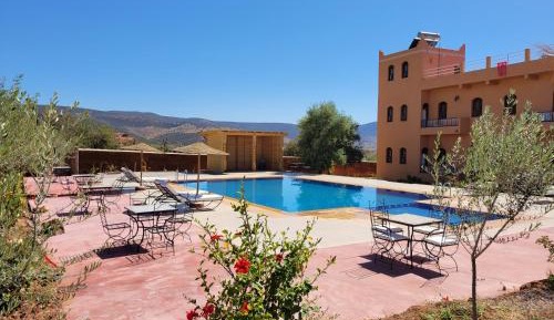 Queen Suite with Pool View
