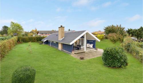 Three-Bedroom Holiday Home 