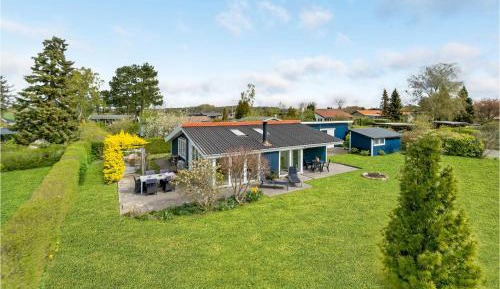 Three-Bedroom Holiday Home 