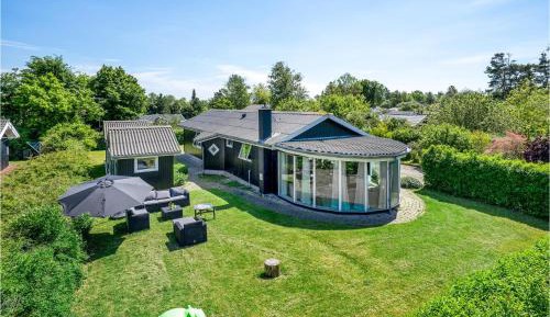 Six-Bedroom Holiday Home