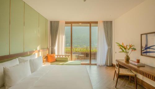 Executive Double Room with Mountain View