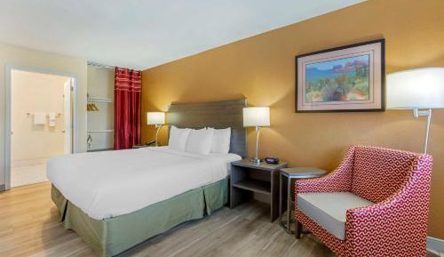 King Room with Bath - Disability Access/Non-Smoking
