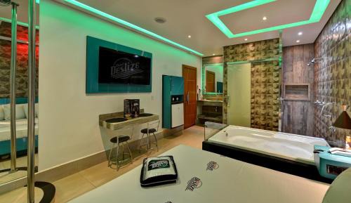 Suite with Hot Tub