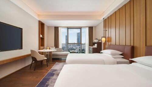 Twin Room with City View - Club Access