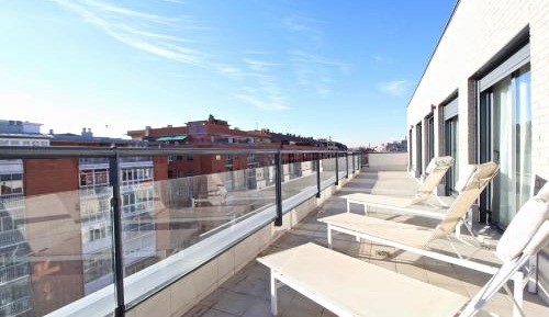 Three-Bedroom Apartment with Balcony