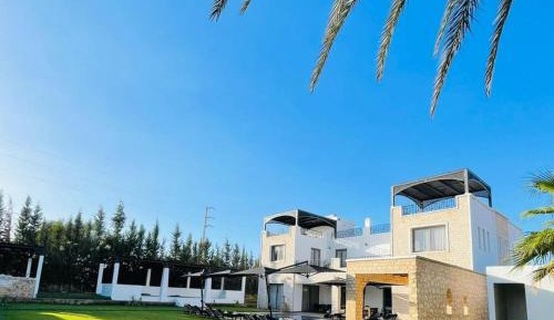 Suite with Pool View