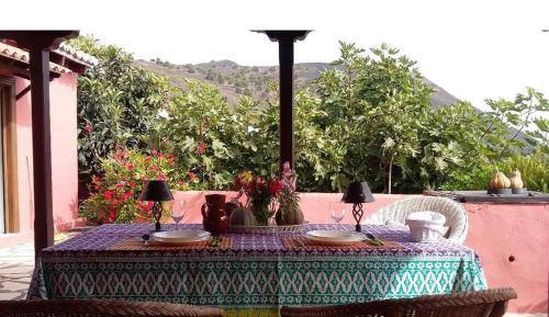 Deluxe Room (2 Adults + 1 Child)