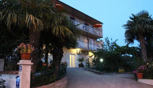 Studio with Terrace (3 Adults)