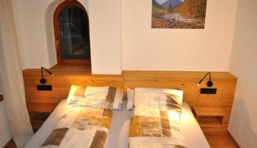 One-Bedroom Apartment with Shower