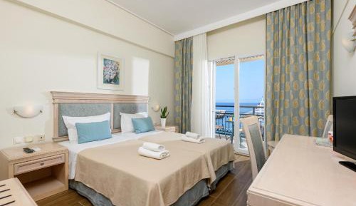 Double or Twin Room with Sea View