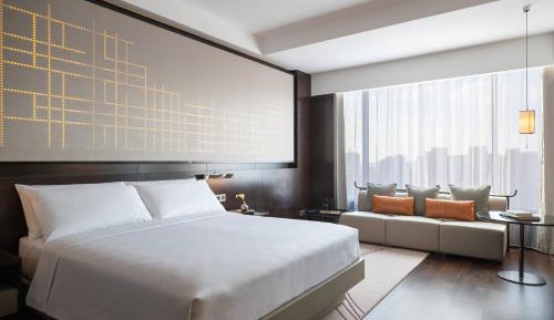 Deluxe King Room with City View