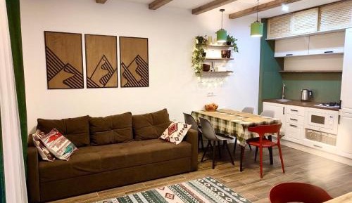 Apartment with Mountain View