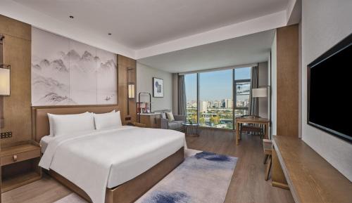Premium King Room with City View