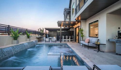 Eight-Bedroom Holiday Home