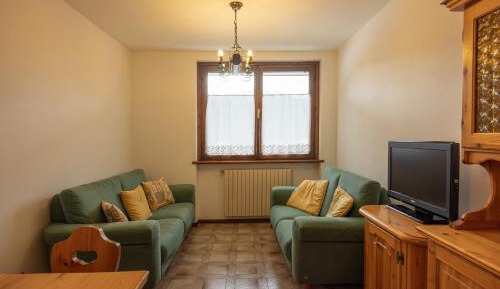 Apartment with Mountain View