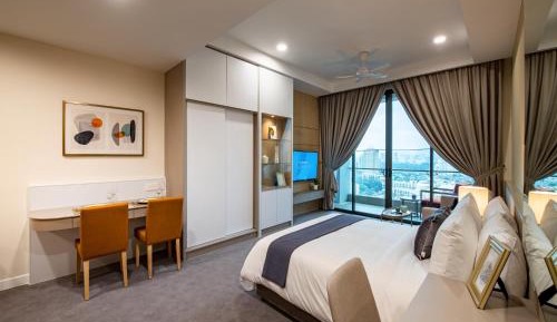 Executive Queen Studio 