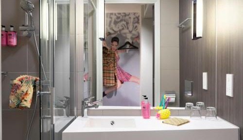 Moxyfied Sleeper Guest Room 