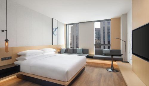 Standard King Room with City View