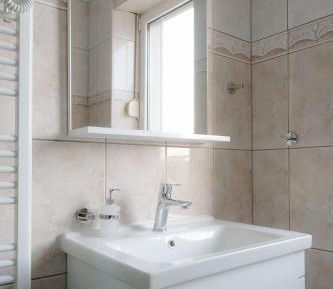 Deluxe Double Room (2 Adults + 1 Child)